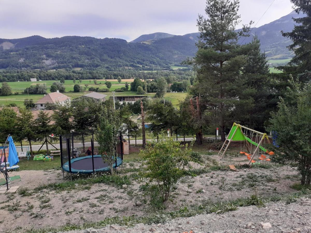 mon ecrin de nature rez de villa ensoleillé Seyne Esterno foto
