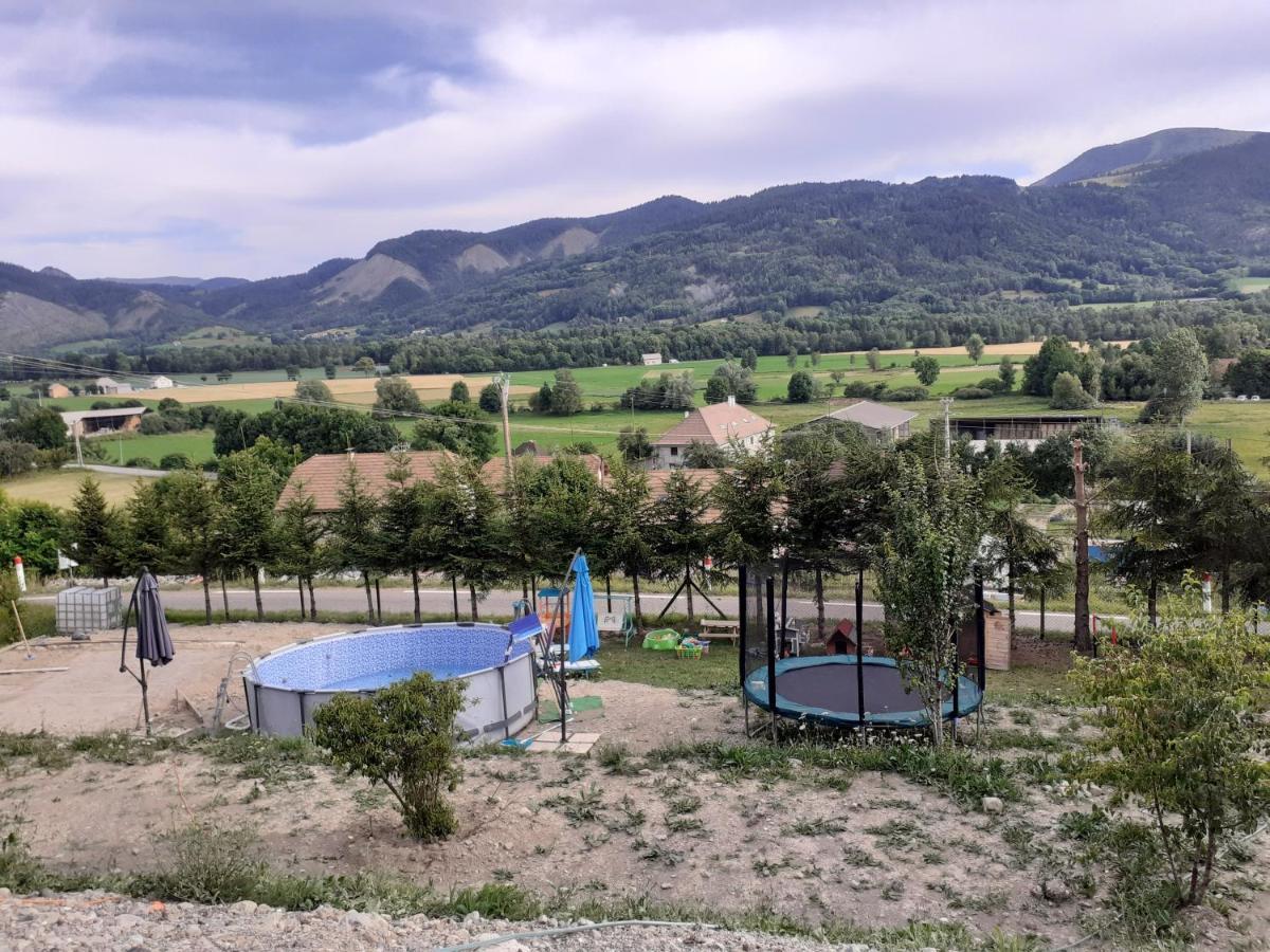 mon ecrin de nature rez de villa ensoleillé Seyne Esterno foto